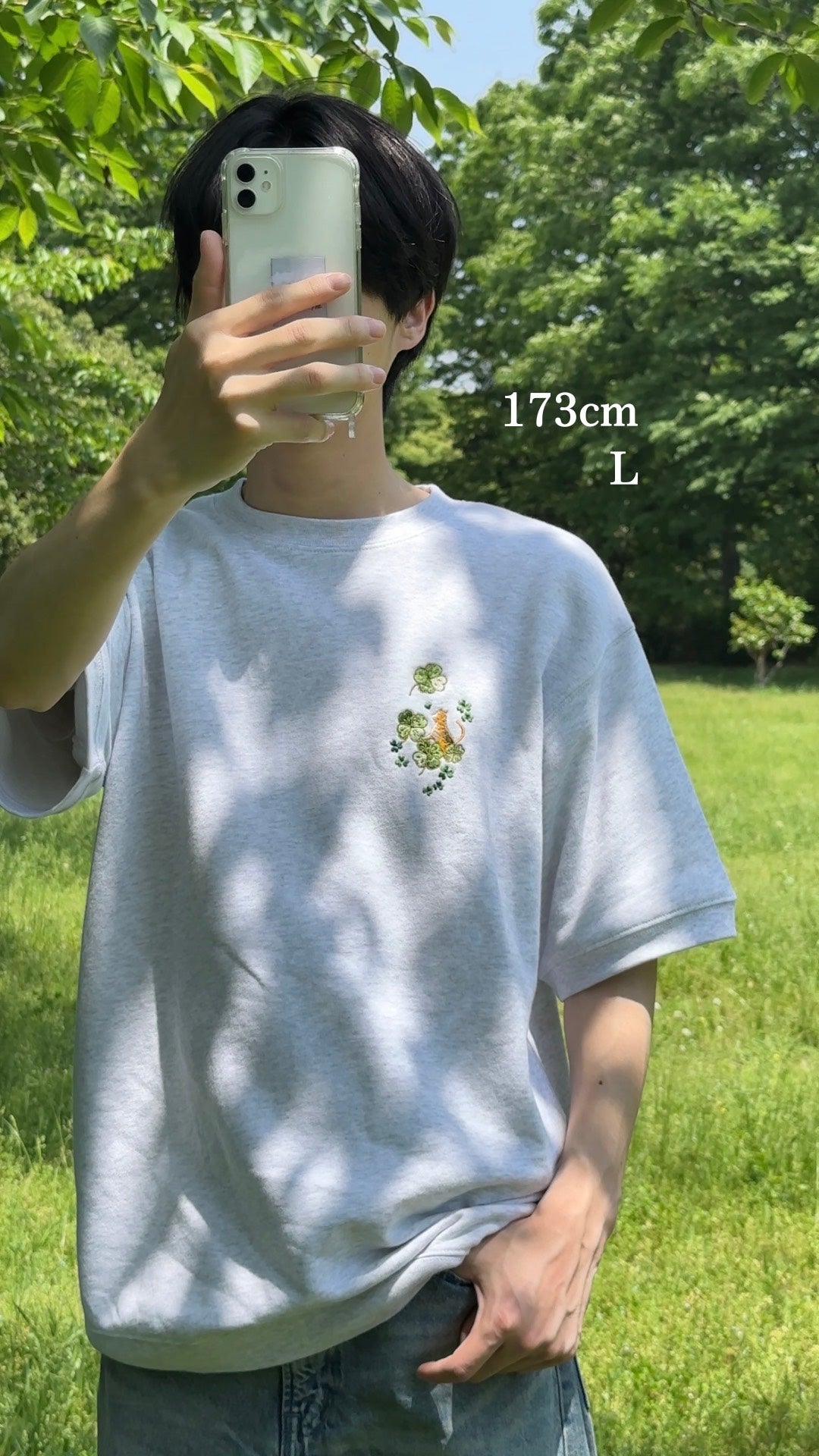 【新作】じゃれあう猫とクローバー