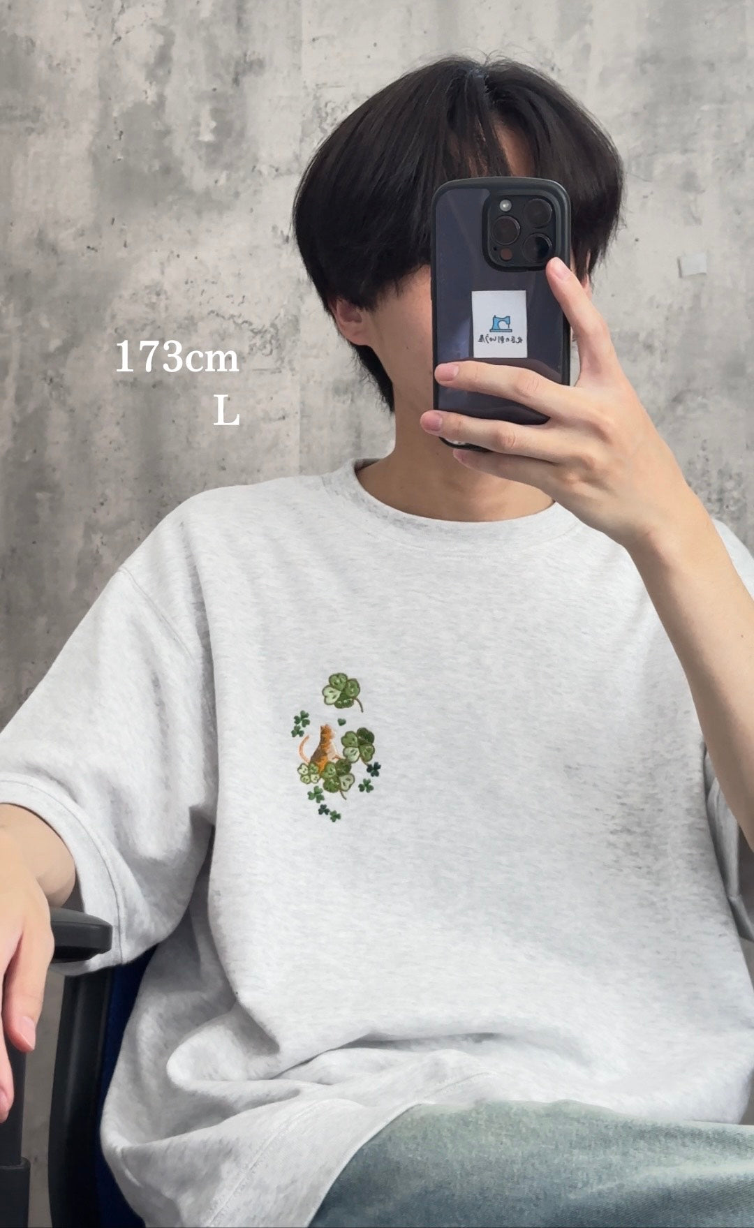 【新作】じゃれあう猫とクローバー