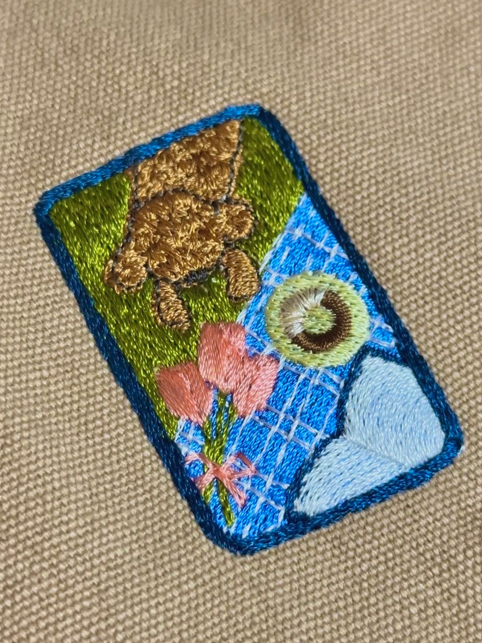 ドーナッツを狙うわんこ（トートバッグ）